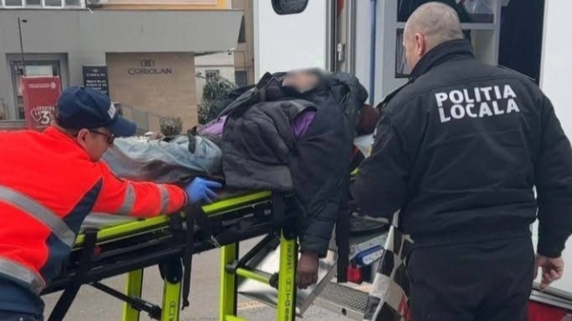 Bărbat de 60 găsit în șoc hipotermic în stradă! A fost salvat în ultimul moment