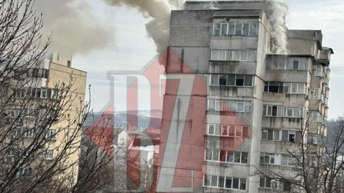 Incendiu puternic la un bloc în Nicolina. Flăcările au cuprins o parte din imobil - EXCLUSIV - UPDATE