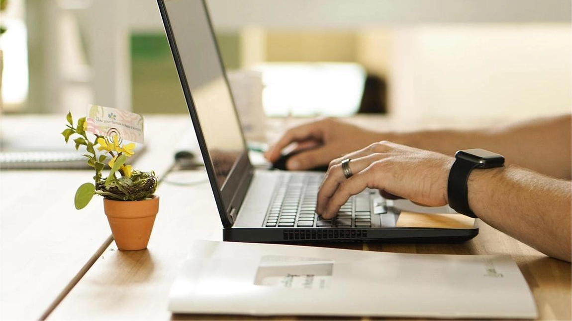 Cerere de acces la un dosar electronic. Iată care este rolul digitalizării în sistemul public!