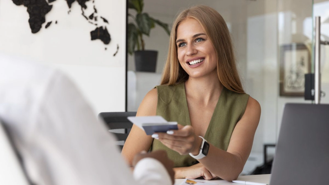 Cum obțin tinerii cel mai avantajos credit pentru casă (P)