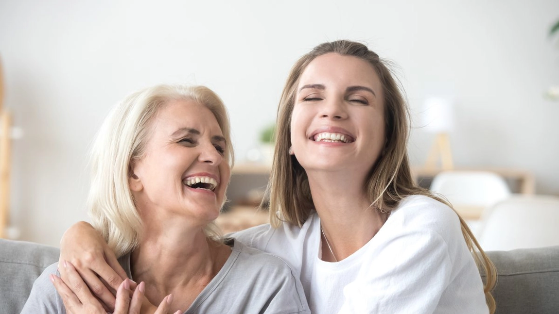 Felicitări de zi de naștere pentru mama ta! Iată cum poți să o surprinzi plăcut!