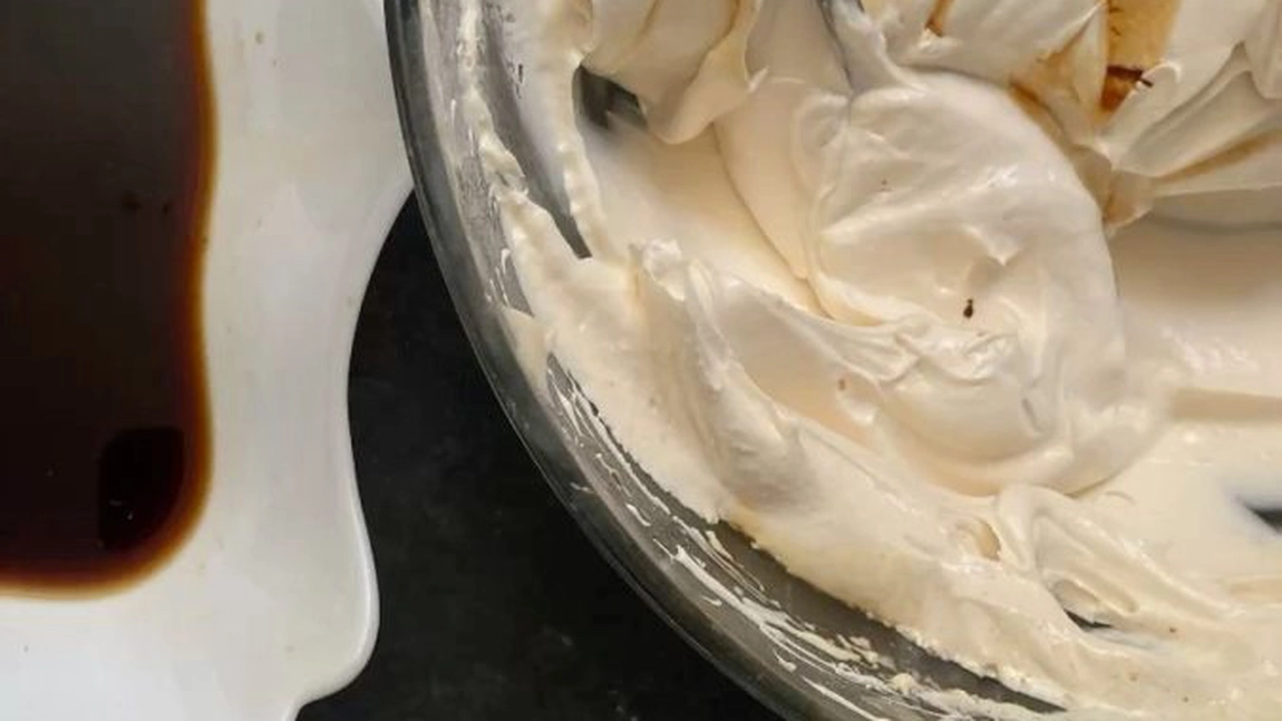 Rețetă de cremă de tiramisu fără ou. Varianta modernă a unui desert clasic