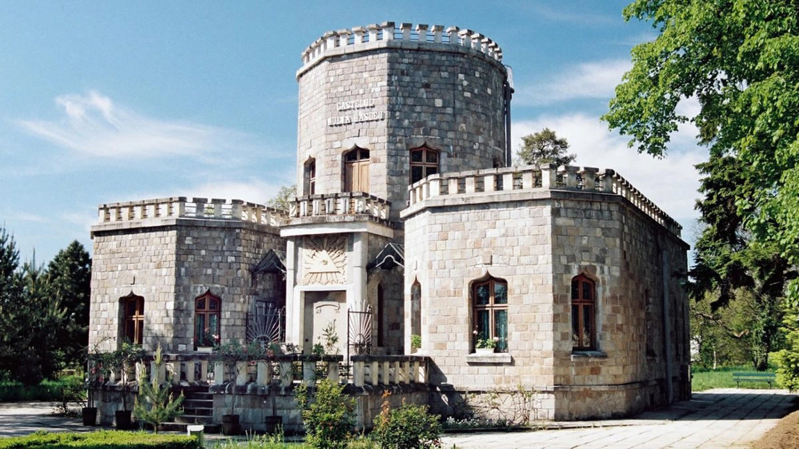 Scandal la castelul Iuliei Hașdeu. Doi tik-tok-eri au organizat o „vânătoare de fantome” lipsită de respect pentru patrimoniu