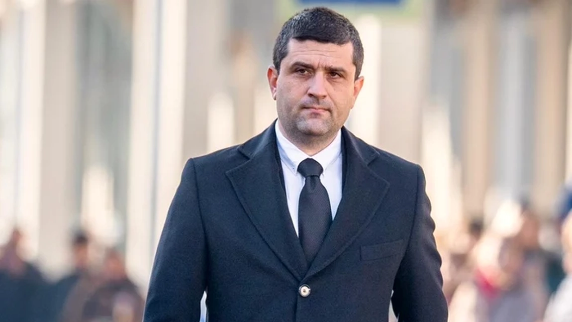 Adevărul despre studiile ministrului Radu Miruță: de la licență amânată la carte publicată cu tatăl