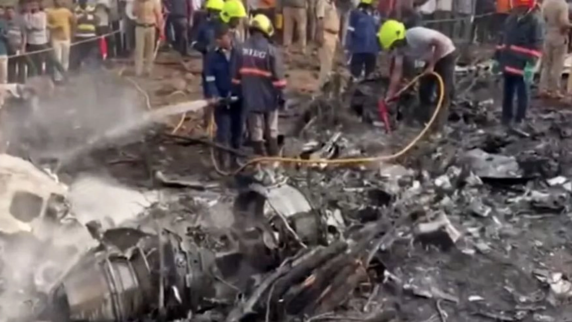 Vicepremierul și alte 4 persoane au murit într-un accident aviatic! Nu există supravieţuitori!