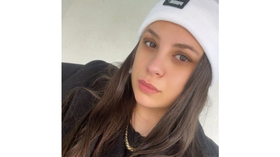 Urlete de durere după tragedia de pe șosea! Andreea a îngenuncheat după ce tot ce iubea s-a stins: „V-aș da zile din viața mea să stați cu fetița voastră”