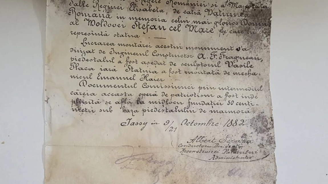 Descoperire de senzație chiar în celebra statuie a lui Ștefan cel Mare din fața Palatului Culturii din Iași