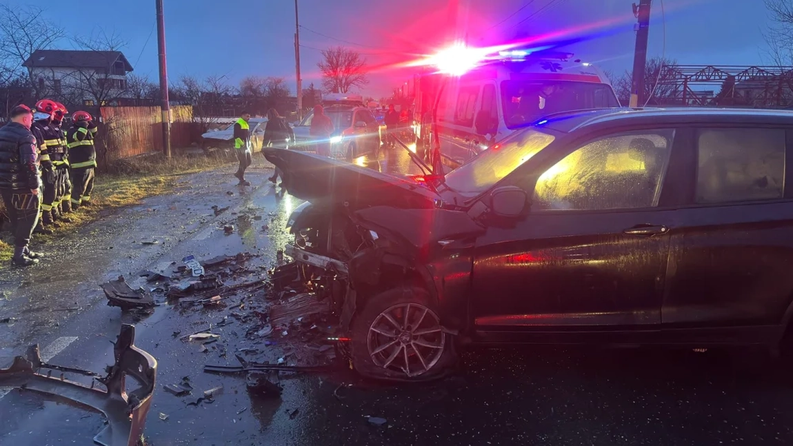 Accident rutier grav în Galați! Cinci persoane, printre care și un copil de 11 ani, au ajuns la spital