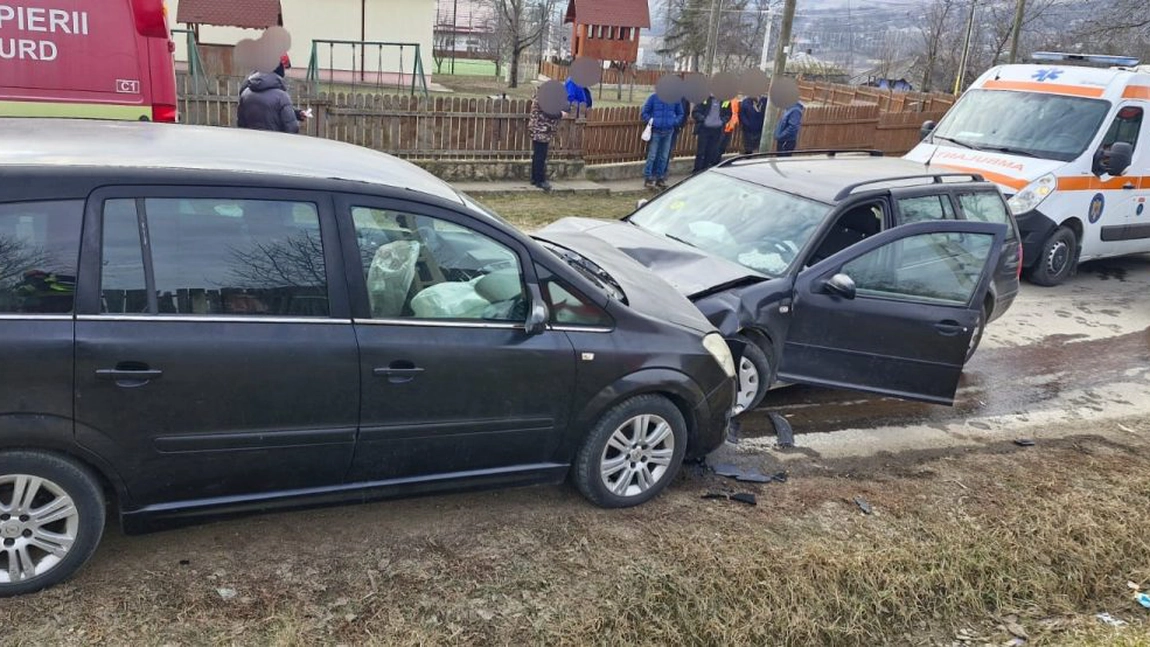 Accident rutier în Neamț! Trei persoane transportate la spital după un impact violent în comuna Pâncești