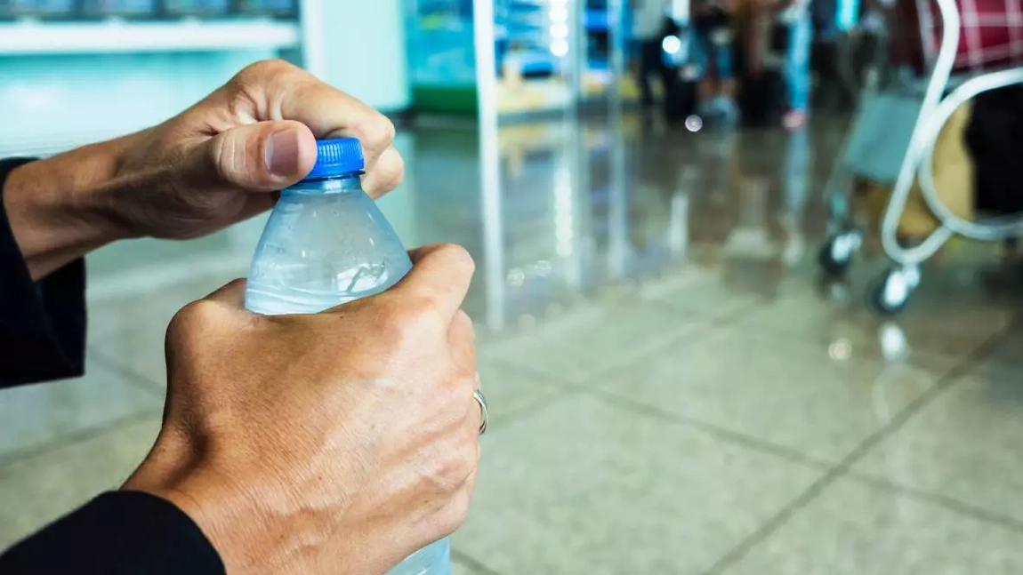 Aeroporturile din București se modernizează: stații de apă potabilă pentru pasageri