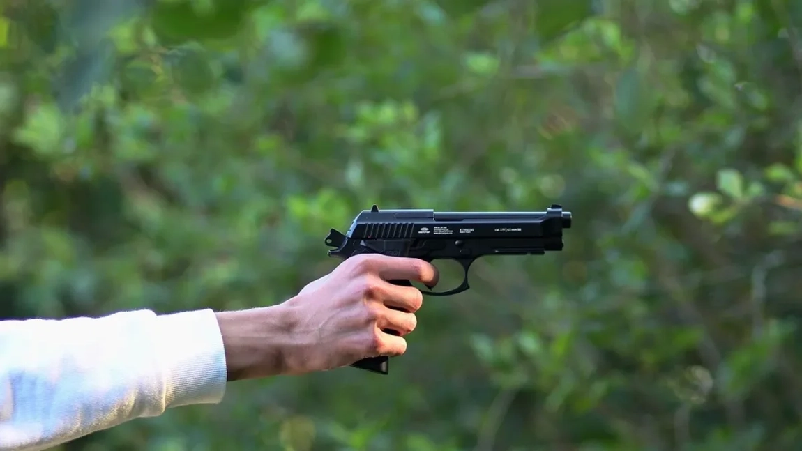 Atac armat în mijlocul unui meci de hochei. Trei morți și trei răniți