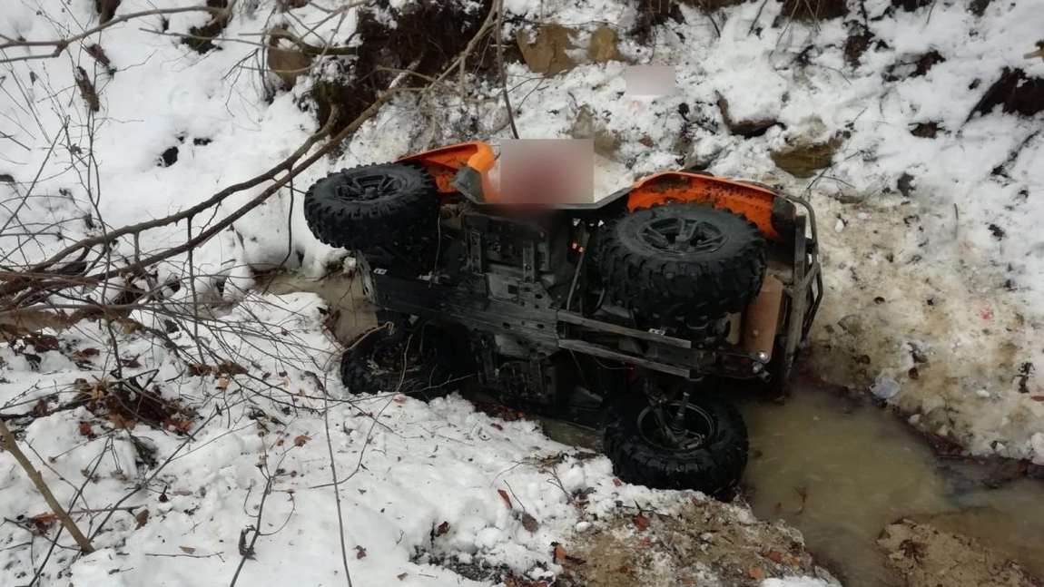 Un tânăr de 30 de ani din Mogoșești a fost arestat preventiv după ce, beat fiind, s-a răsturnat cu un ATV