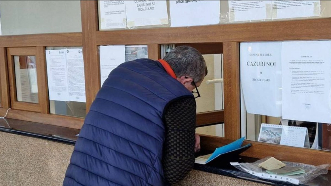 Aproape 2 milioane de seniori primesc lunar 150 de lei în plus la pensie. Cine sunt beneficiarii și de ce a fost introdus sprijinul