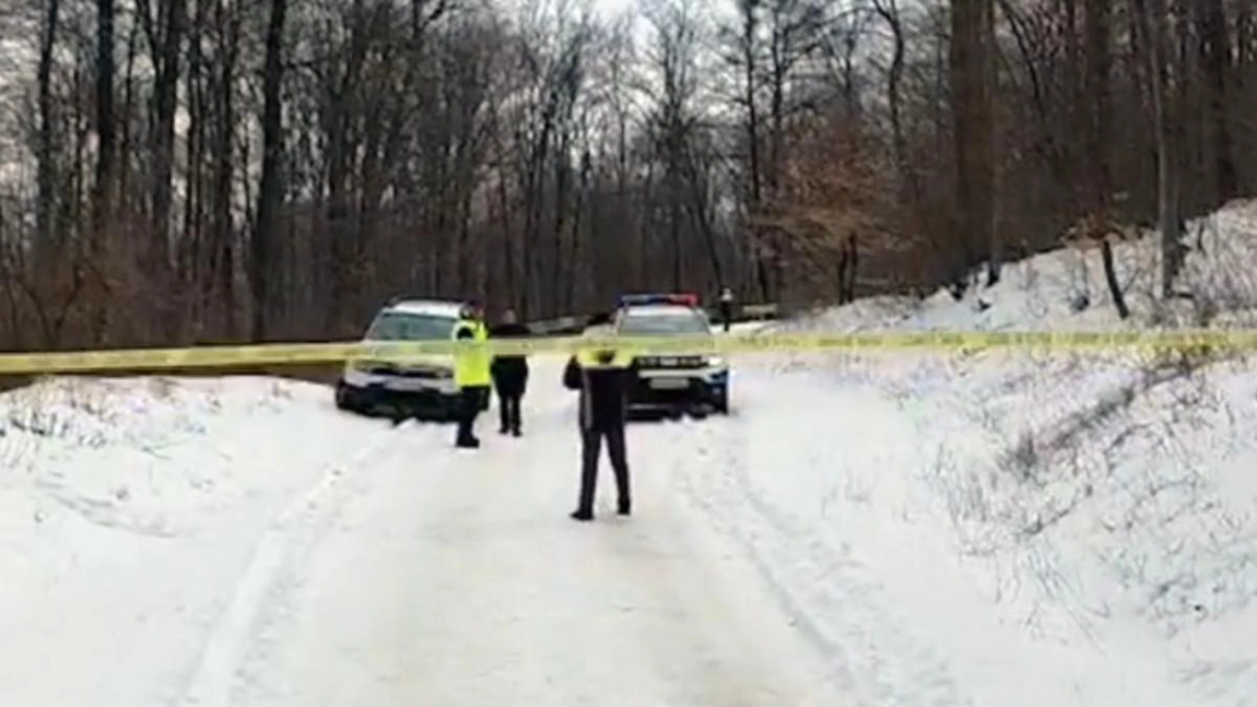 Descoperire șocantă în Vaslui! Bărbat de 28 de ani, găsit mort sub un ATV răsturnat într-o pădure! 