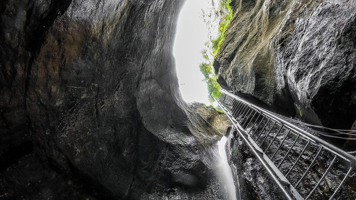 Canionul 7 Scări – O destinație incredibilă din România, ce trebuie văzută măcar o singură dată!