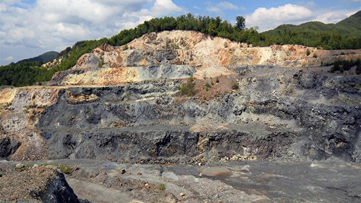 Resursele României, pe mâna investitorilor străini. Istoria se repetă: aurul din Munții Metaliferi, scos la vânzare cu acordul Guvernului ilegal