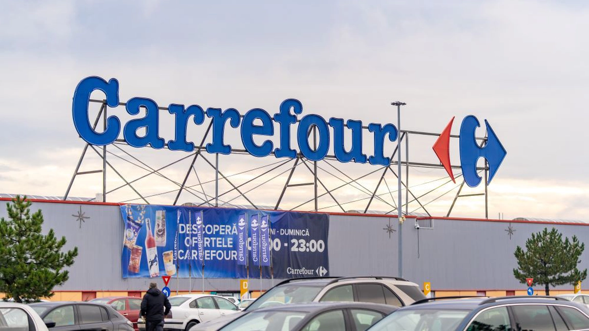 Carrefour vrea să își vândă operațiunile din România către frații Pavăl, proprietarii Dedeman. Tranzacția este estimată la 823 de milioane de euro