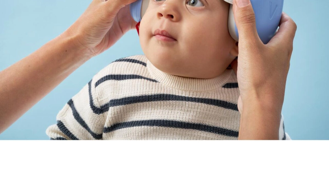 Căști antifonice pentru bebeluși. Iată cât de importantă este protecția auditivă a micuților!