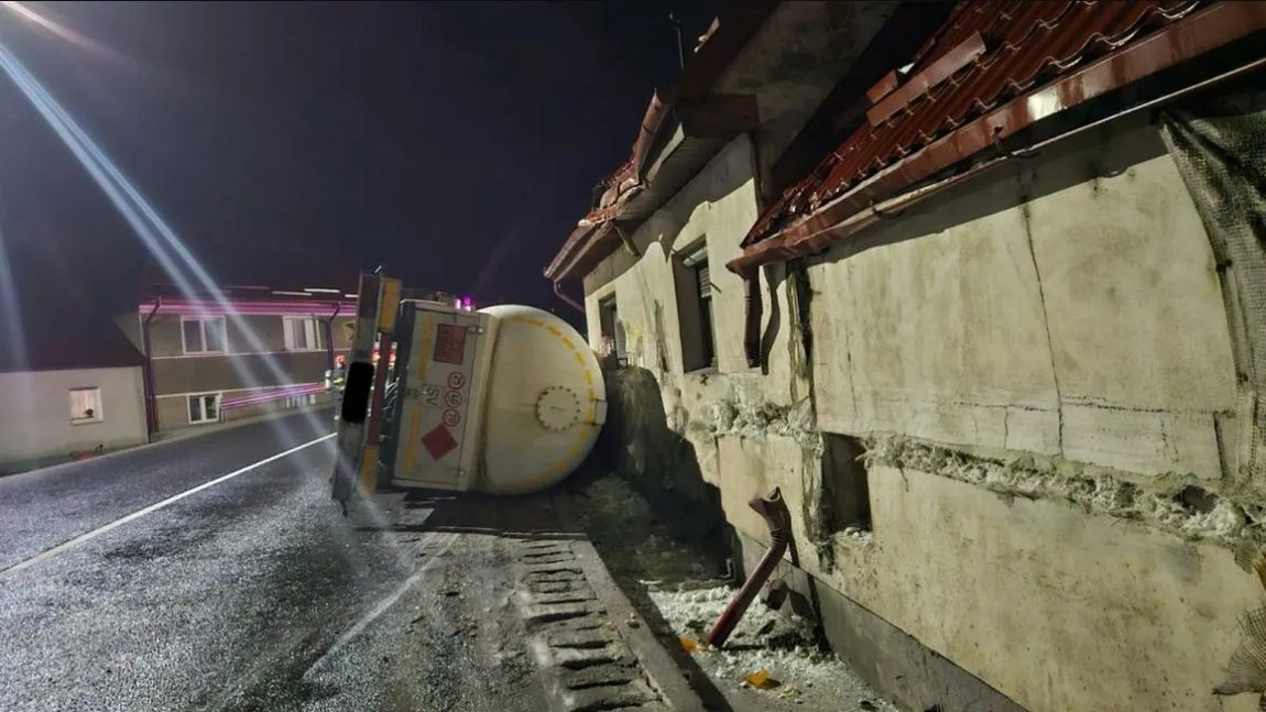 Accident grav pe DN1, în Sibiu! O cisternă cu butan s-a răsturnat