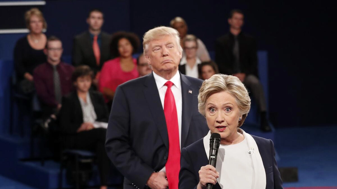 Hillary Clinton a cerut ca Donald Trump să depună mărturie „sub jurământ” în cazul Epstein