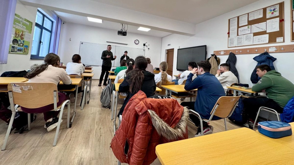 Judecătorul Costică Ciocan, dialog deschis cu elevii Școlii Profesionale „Ionel Teodoreanu” din Victoria