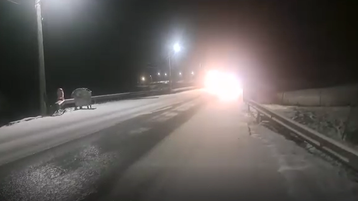 Cum se circulă pe drumurile naționale din Moldova. Utilajele de deszăpezire DRDP Iași sunt pe întreaga rețea