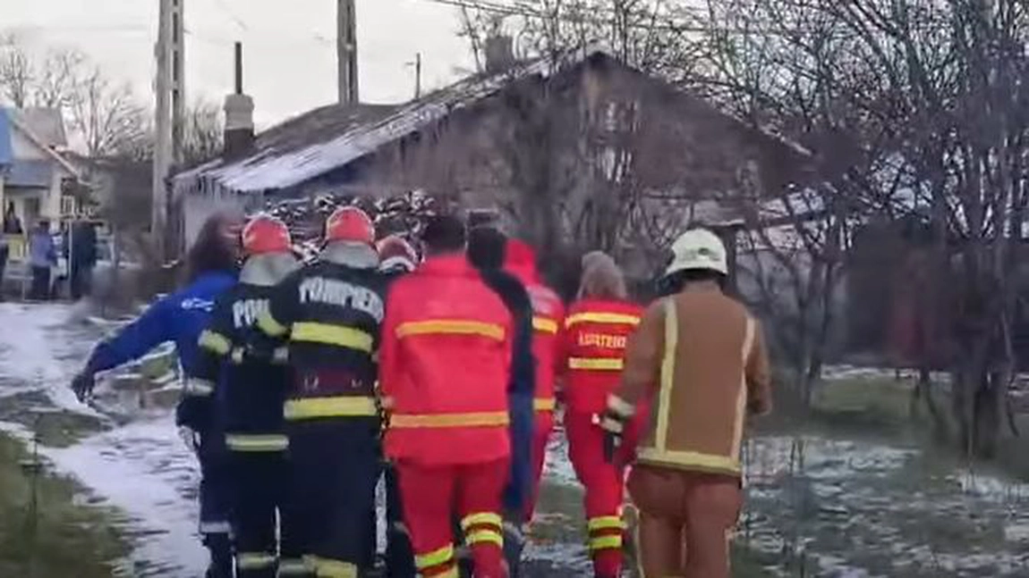 Doi electricieni au fost electrocutați în timpul unei intervenții în Prahova. Elicopterul SMURD a fost trimis de urgență