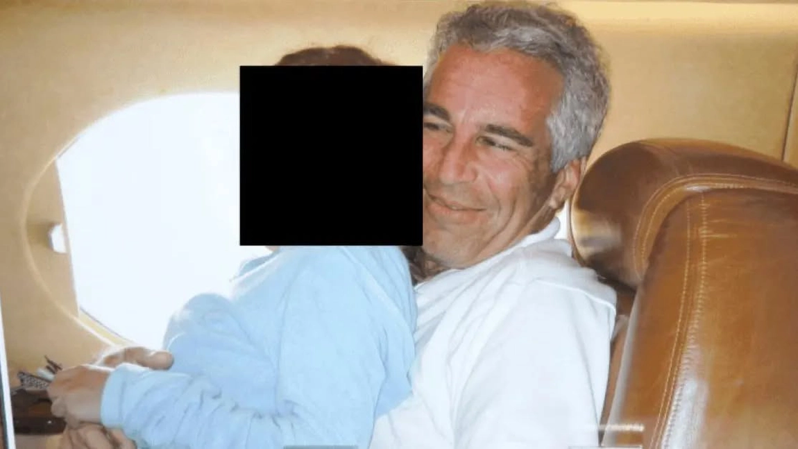 Șoc la Palatul Buckingham: O româncă invitată la cina privată dintre Jeffrey Epstein și prințul Andrew