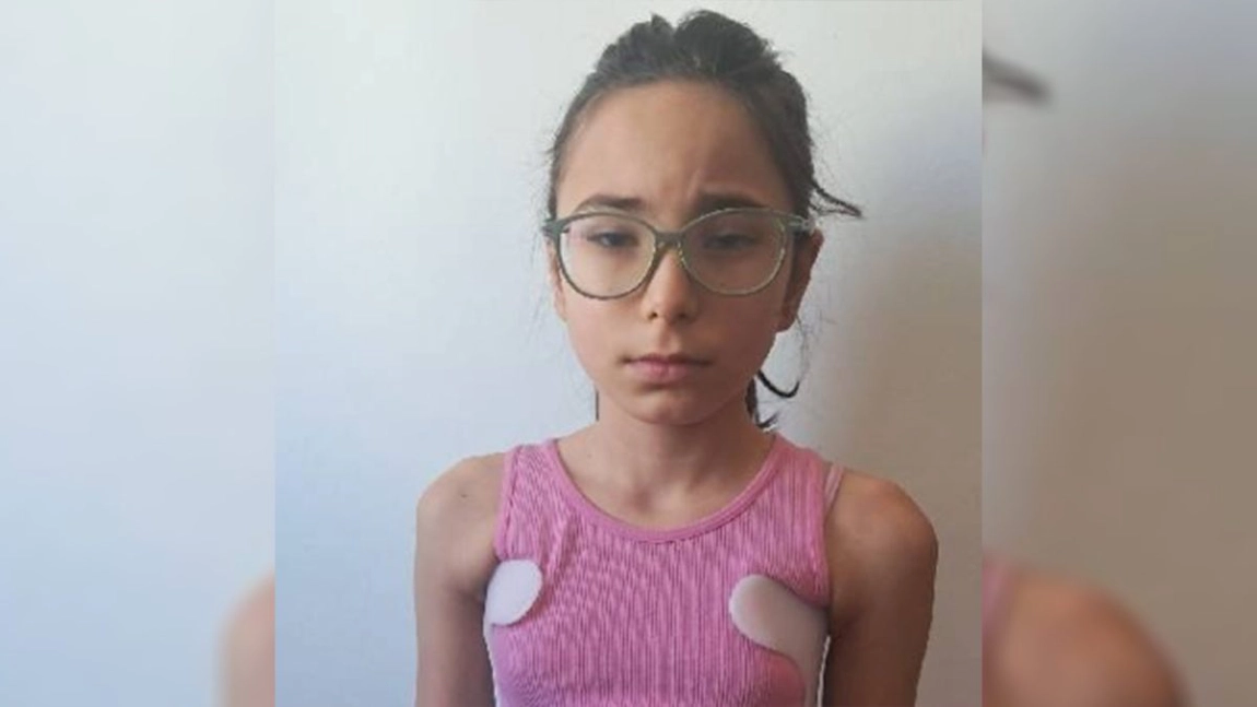 Eva Beldiman, o copilă de doar 10 ani, are nevoie de 25.000 de euro pentru o operație de îndepărtare a unei vertebre malformate