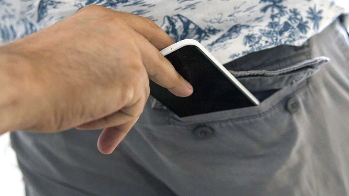 Bărbat reținut în București după ce a agresat un nepalez și i-a furat telefonul mobil