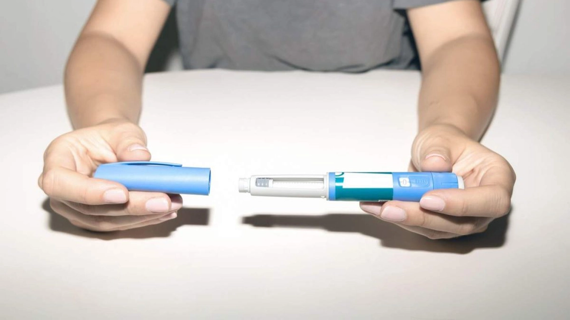 O fetiță în vârstă de 7 ani a ajuns la spital după ce și-a injectat medicamentele pentru slăbit ale mamei sale