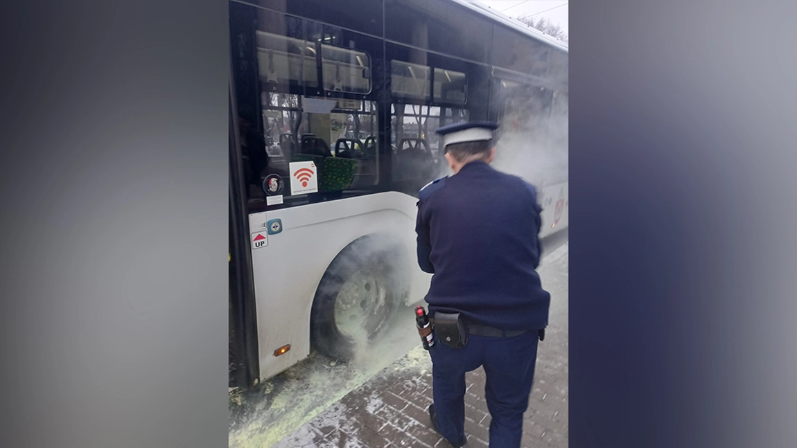 Incendiu la un autobuz CTP Iași. Jandarmii din zonă au intervenit