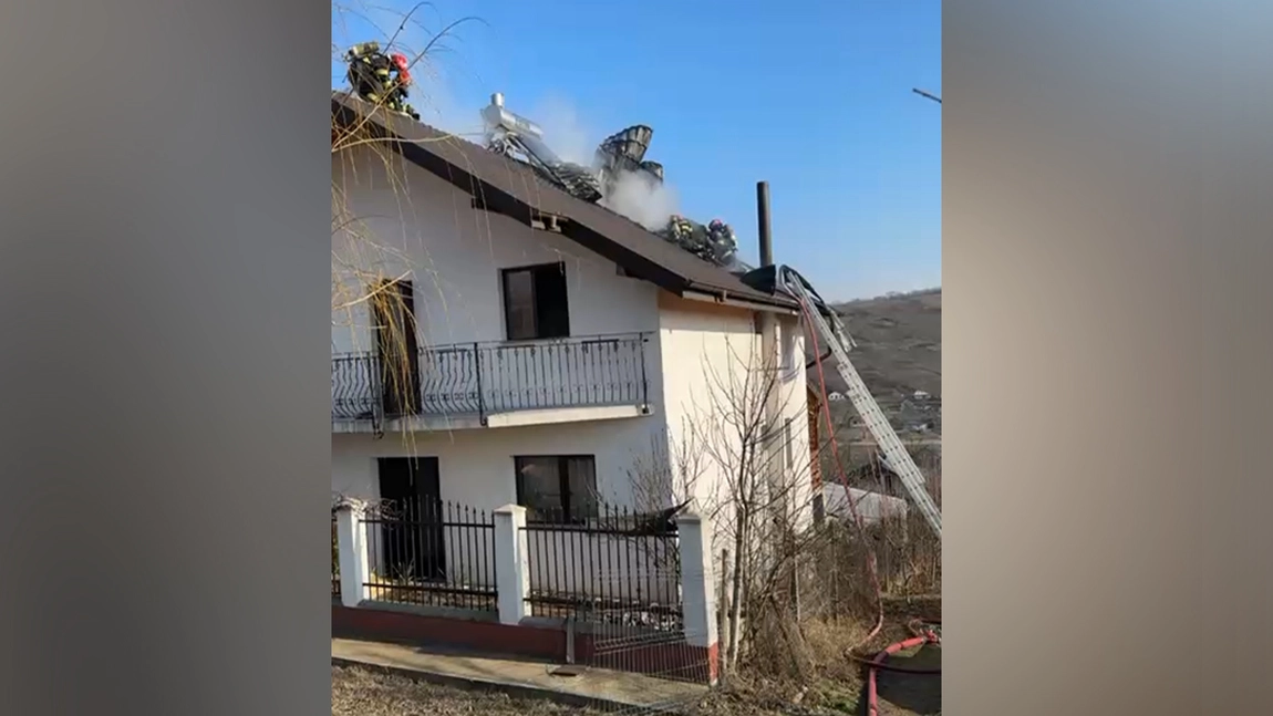 Incendiu la o locuință din Vulturi, comuna Popricani. Pompierii au intervenit pentru limitarea pagubelor