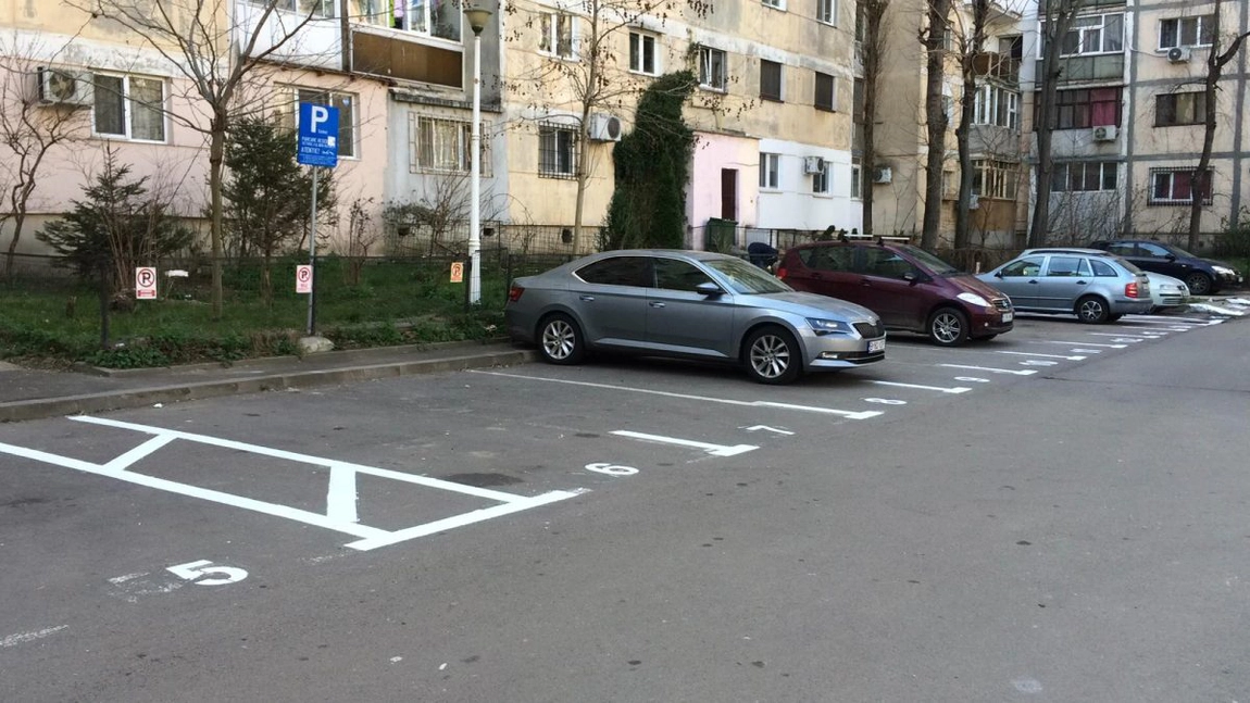 Ieșenii își pot închiria noi locuri de parcare! Primăria organizează 5 licitații cu strigare pentru șoferii interesați