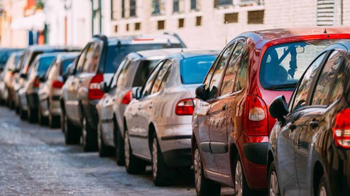 Atenție, șoferi! Pe aceste străzi din Iași nu mai puteți parca mașinile. Zeci de locuri de parcare sunt vizate