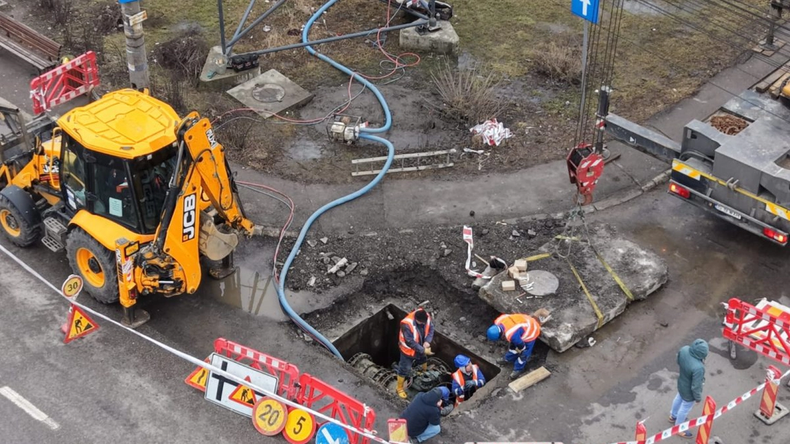 Avarie la conducta de apă din Baza 3! Circulația e blocată