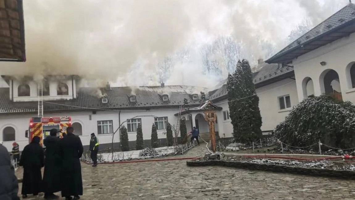 Cauza incediului de la mănăstirea Sfânta Treime din Gorj a fost făcută publică