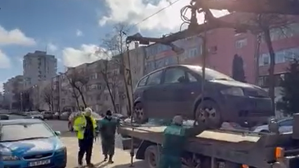 Continuă campania la Iași! Încă 7 mașini abandonate au fost ridicate de pe străzi
