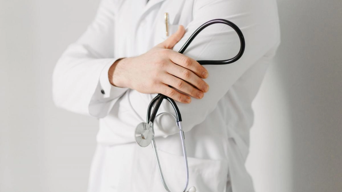 Criza din sănătate se adâncește! Medicii cer salarii mai mari, Guvernul anunță tăieri