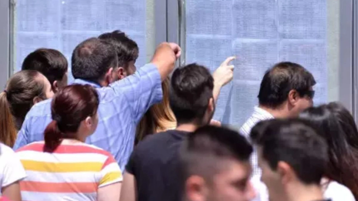 Elevii din anii terminali pot beneficia de meditații gratuite. Lista universităților și instituțiilor care oferă pregătire