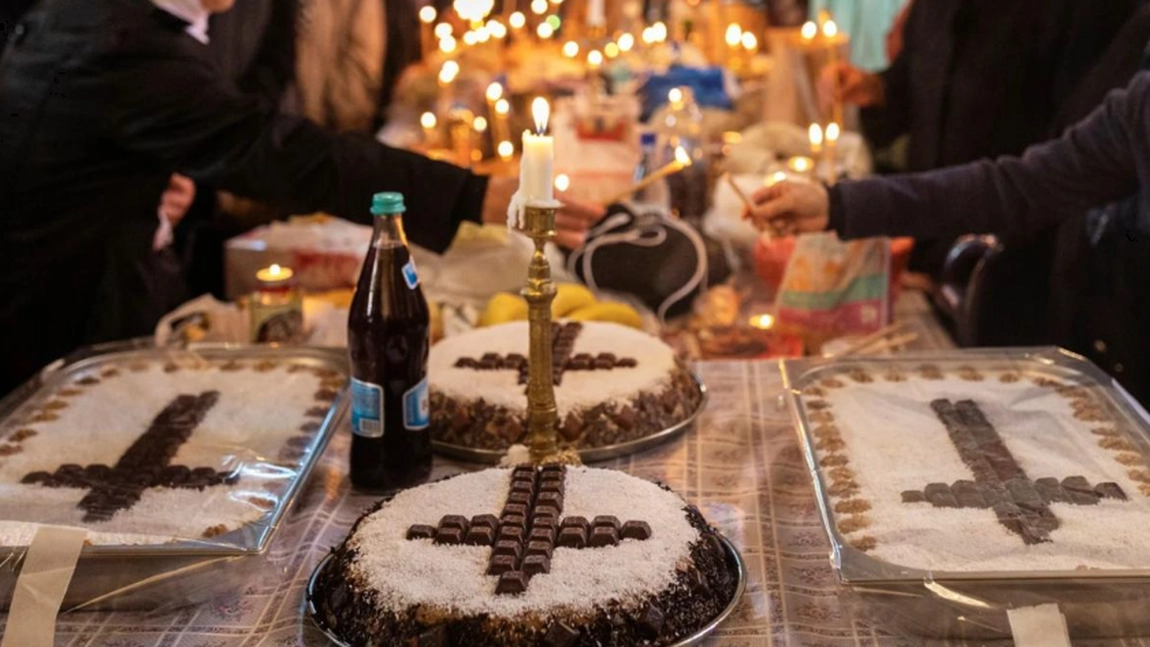 Astăzi, creștinii sărbătoresc Moșii de iarnă. Sâmbăta Morților se cinstește prin parastasul de la biserică și pomană, dar și prin rugăciune