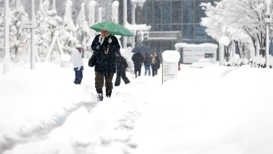 Ninsori istorice în Japonia: zăpada a atins 4,5 metri, bilanț tragic de 30 de morți