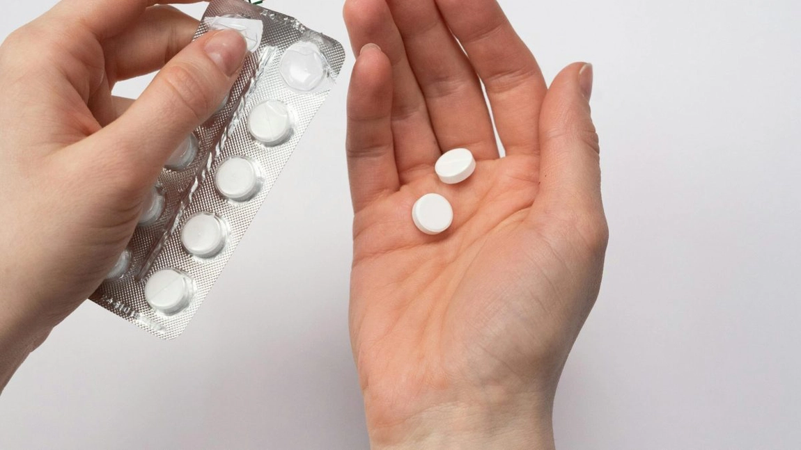 Războiul din Iran scumpește medicamentele: paracetamolul ajunge să coste cu 30% mai mult în farmacii