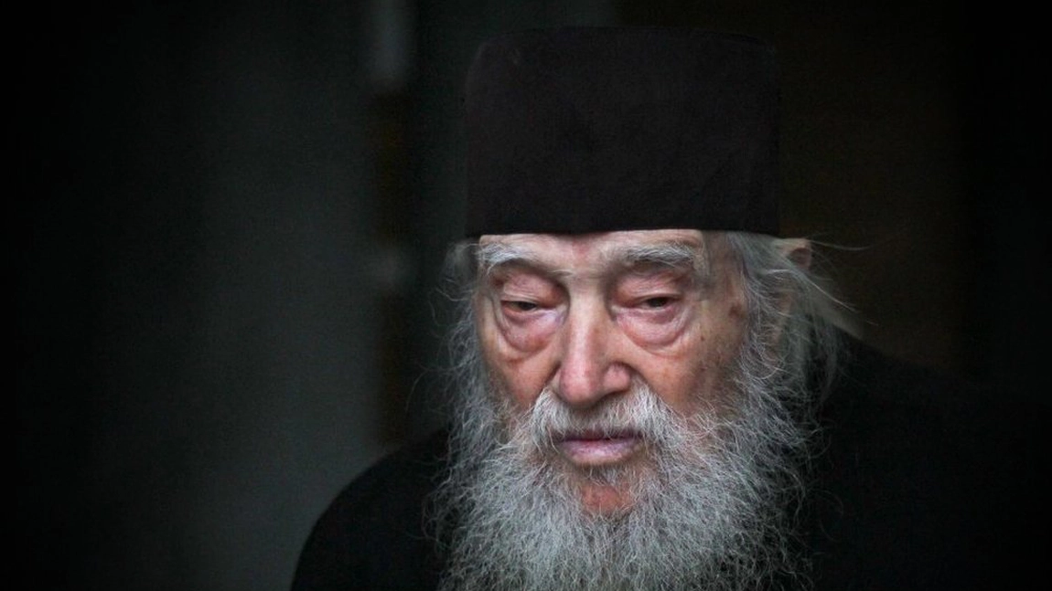 Biserica Ortodoxă Română e în doliu! Părintele Climent Haralamb a murit la 102 ani! A slujit timp de 70 de ani la Mănăstirea Curtea de Argeş! 