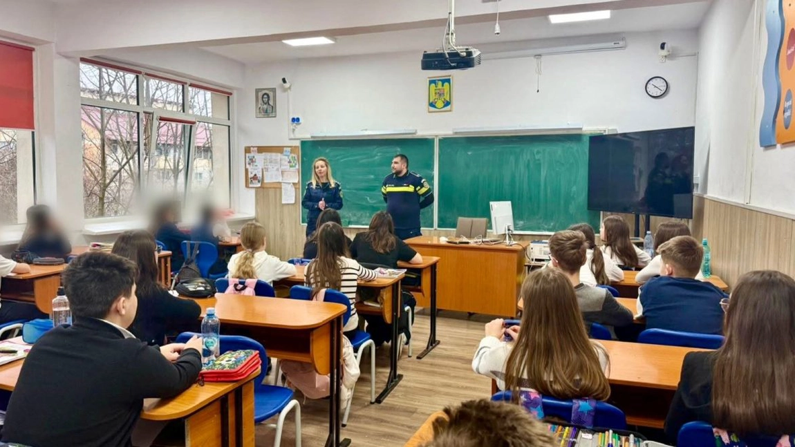 Polițiștii din Iași au desfășurat activități preventive împotriva violenței școlare și a infracțiunilor în rândul minorilor