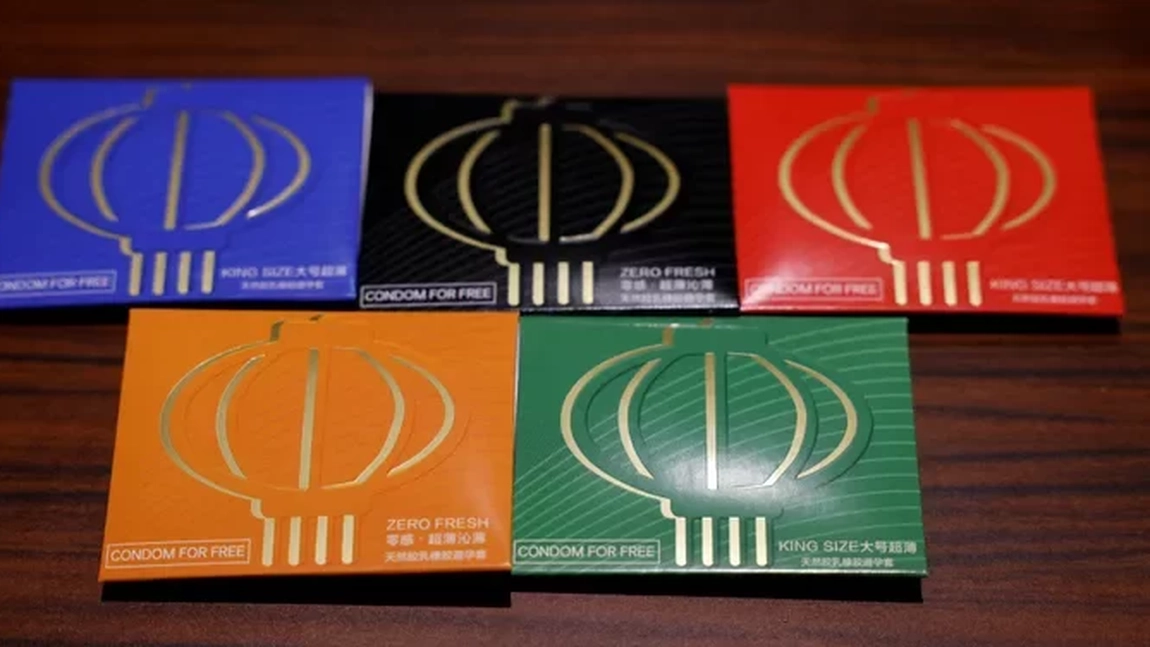 Febră în Satul Olimpic! Prezervativele s-au epuizat în 3 zile, iar acum se vând cu peste 100 euro bucata