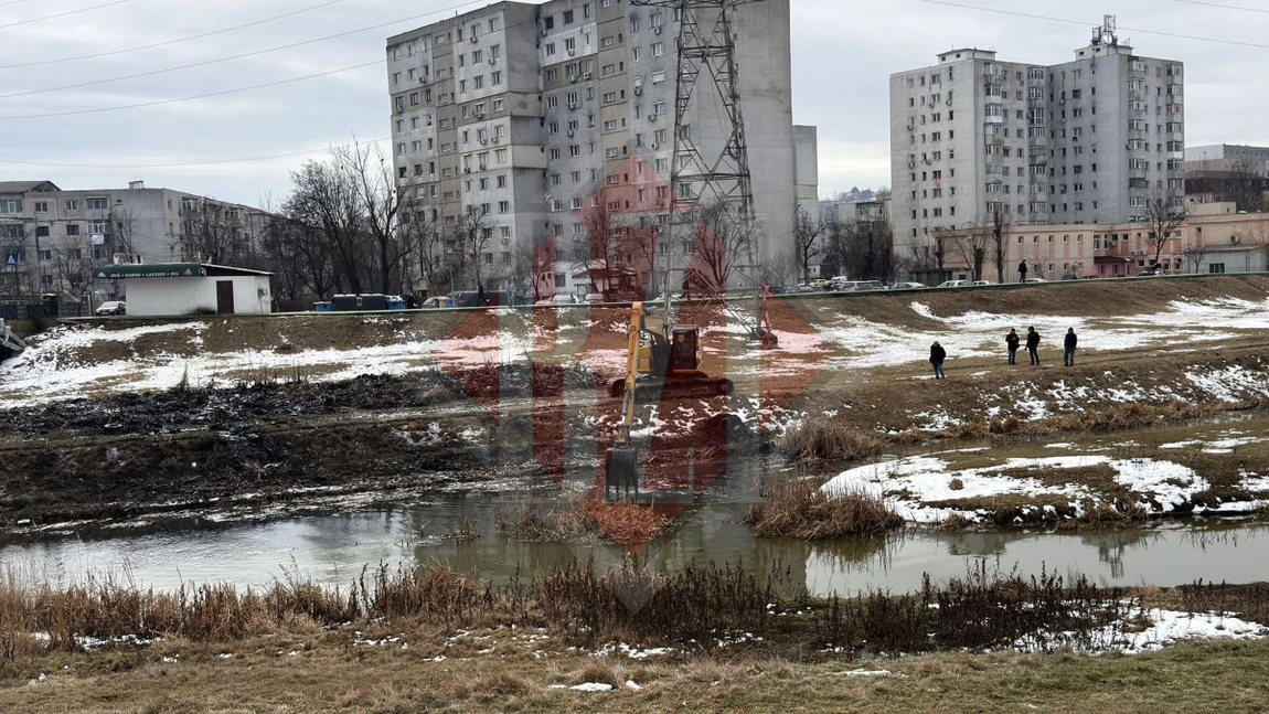 Au început lucrările de decolmatare a Bahluiului, la Podul Cerna - VIDEO