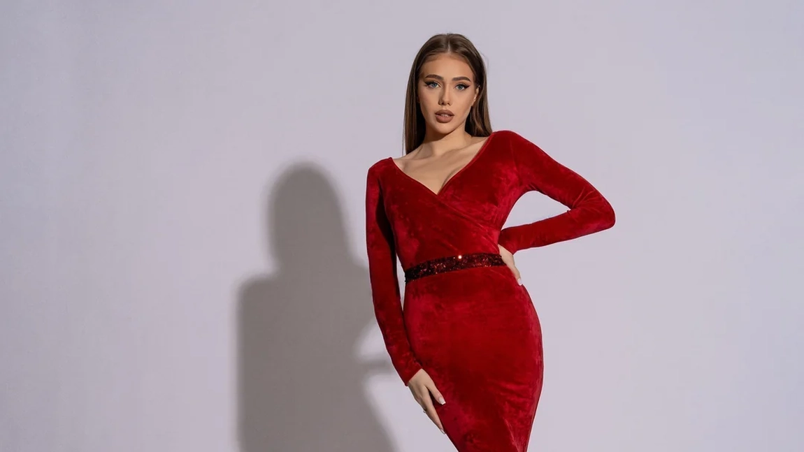 Cum întreții o rochie de catifea? Iată cum o poți păstra într-o stare impecabilă!