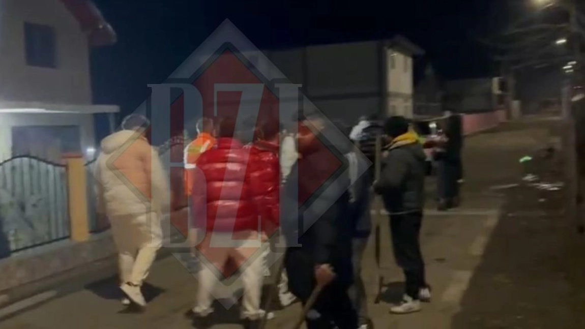 Teroare într-o comună din Iaşi. Localnicii sunt terorizați de mai mulți indivizi mascați care intră în curți și în case