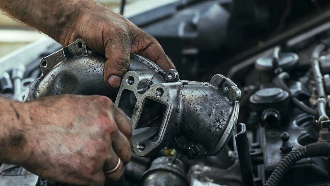 Ce simptome apar la simeringurile de supape uzate? Iată cum le poți verifica și ce riscuri există!